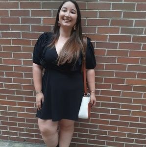 Meet your Posher, Leticia